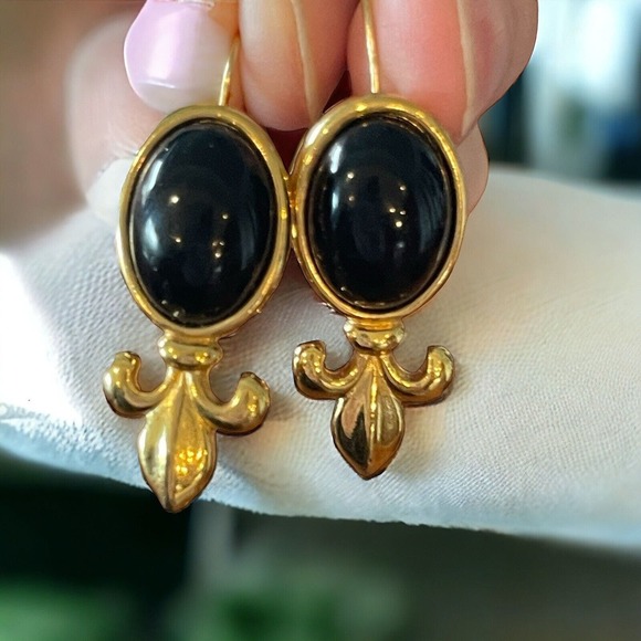 Vintage Monet Black Acrylic Cabochon Dangle Lever Back Earrings Fleur-De-Lis ￼ - Picture 1 of 7